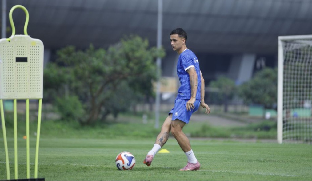 Persib incar poin penuh lawan Dewa United, Julio, Klok, dan Reijnders ungkap kesiapan tim jelang pekan ke-13 Super League.