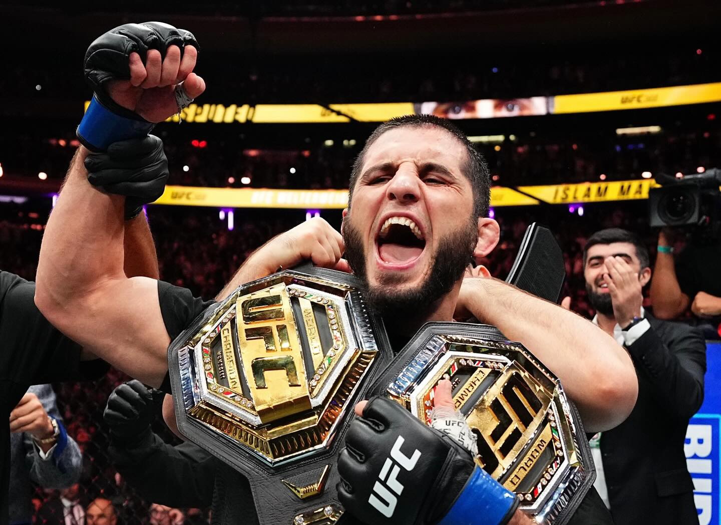 Islam Makhachev juara baru kelas welter.