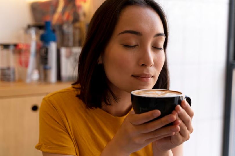 Ilustrasi minum kopi.