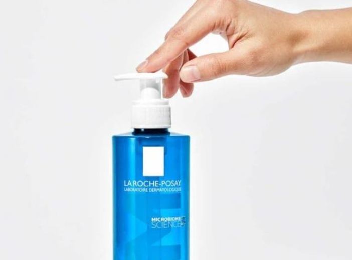 La Roche salah satu rekomendasi face wash.