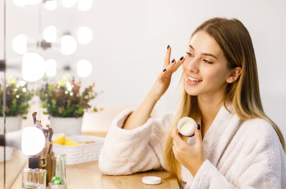 Ilustrasi skincare sesuai musim.