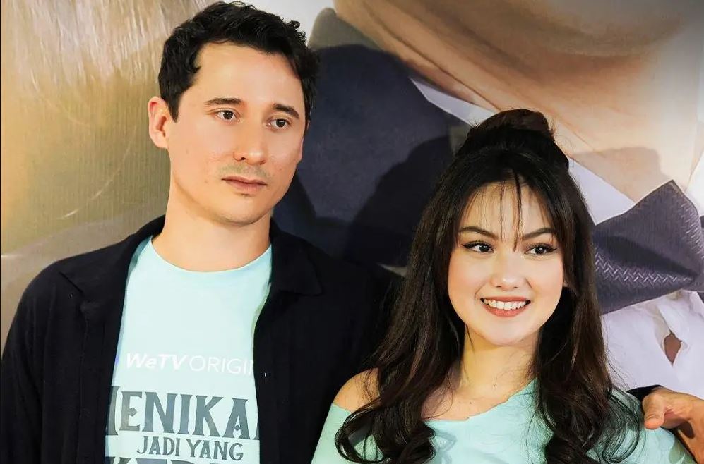 Nino Fernandez sebut adegan ranjang bersama Aisyah Aqilah di series barunya menantang tapi lucu.