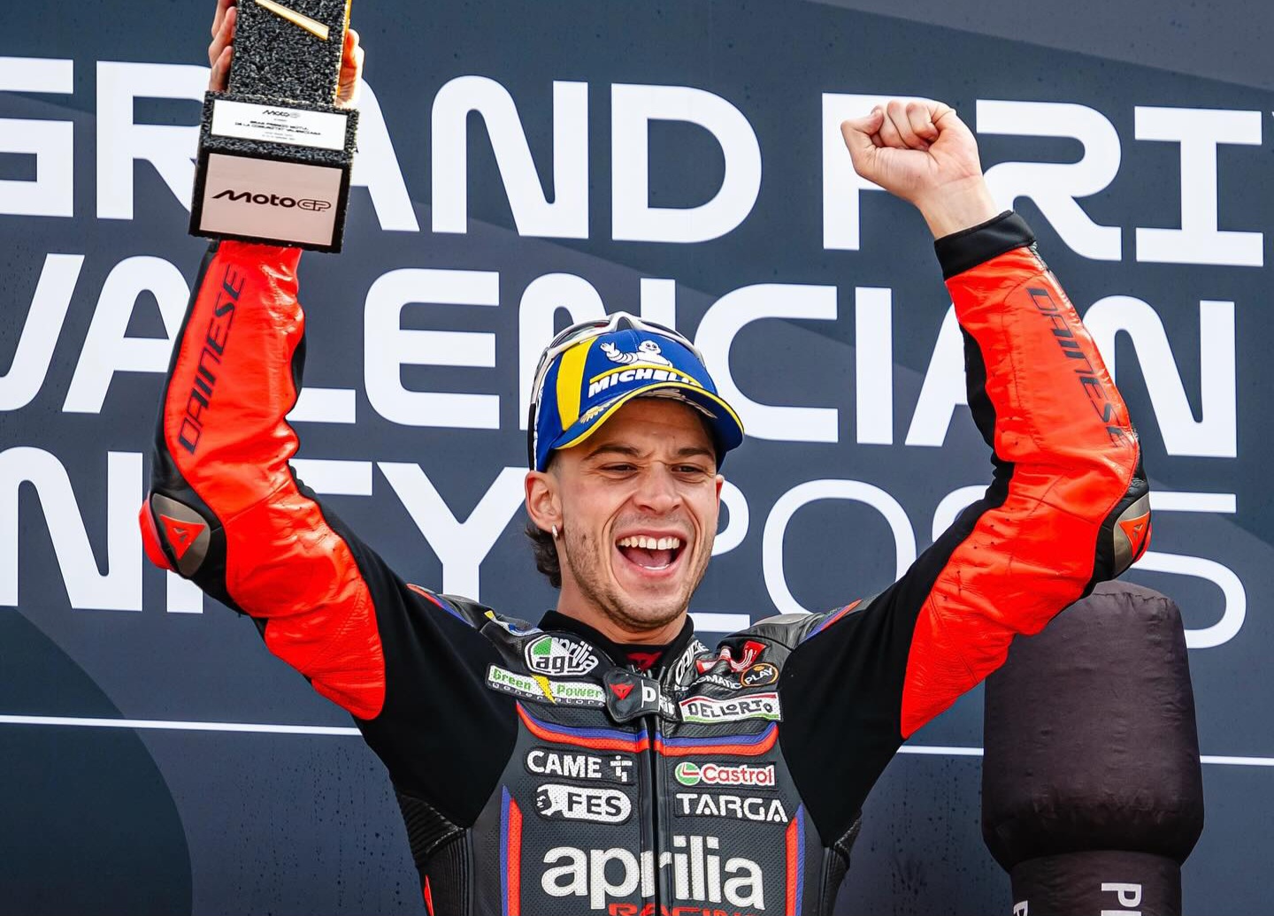 Marco Bezzecchi usai memenangi MotoGP Valencia.