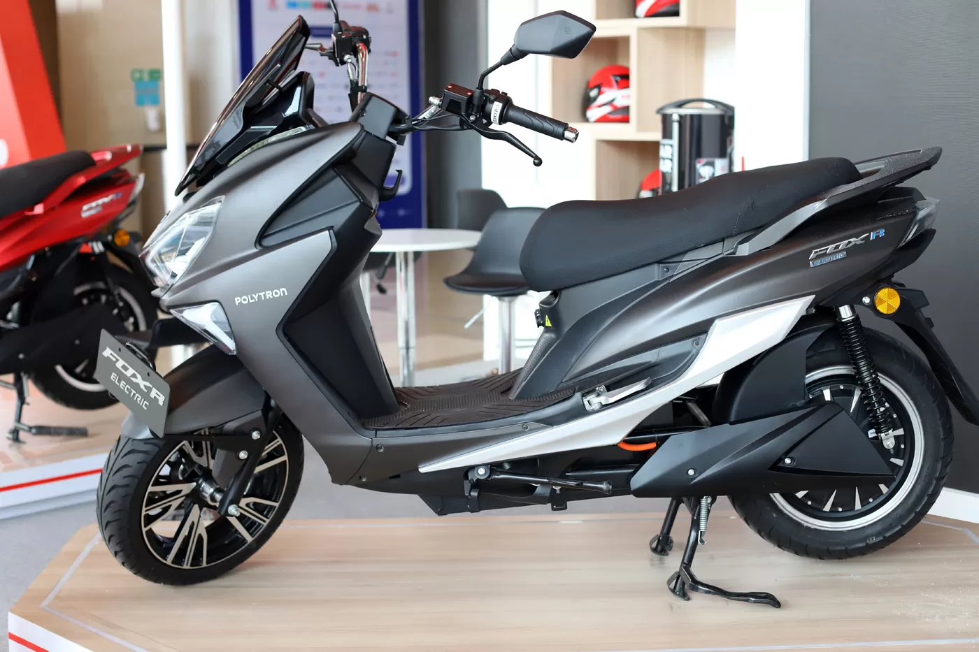 Polytron siap meluncurkan motor listrik baru pada 19 November 2025, meneruskan kesuksesan FOX-R dengan desain lebih ergonomis dan fitur urban cerdas