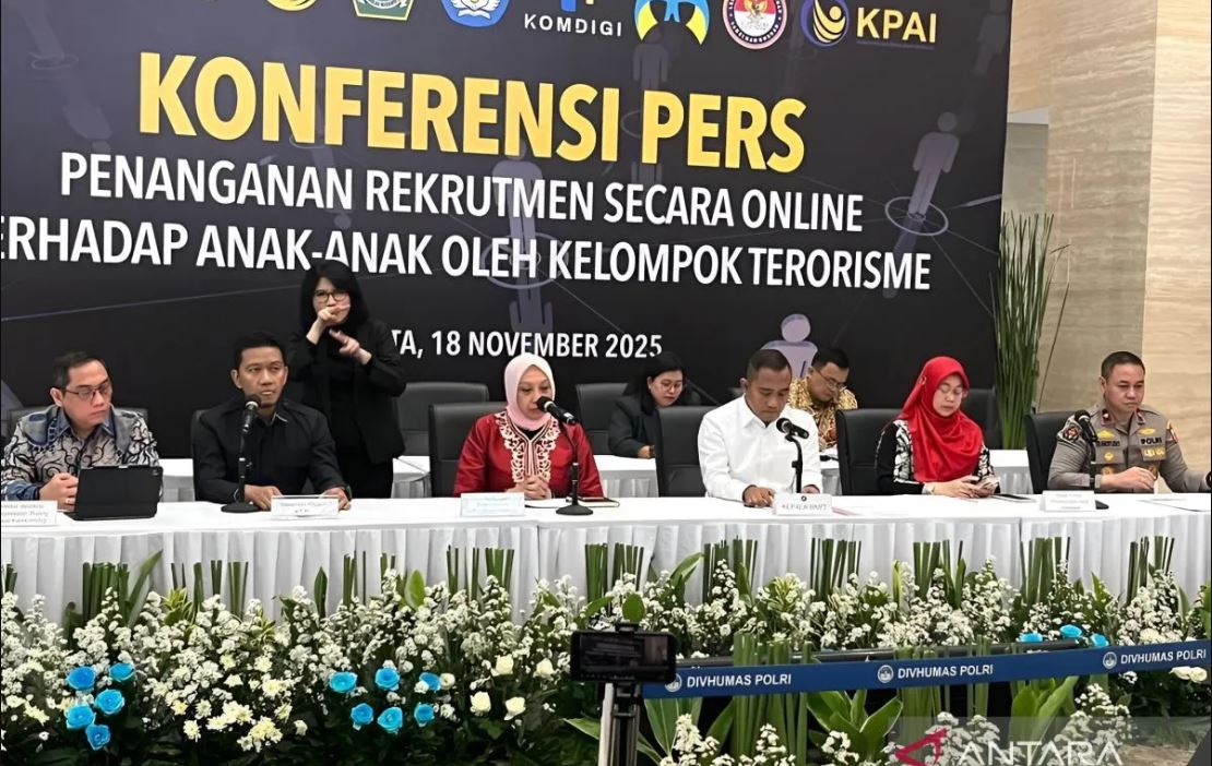 Densus 88 mencatat 110 anak di 23 provinsi terpapar rekrutmen terorisme melalui media digital.