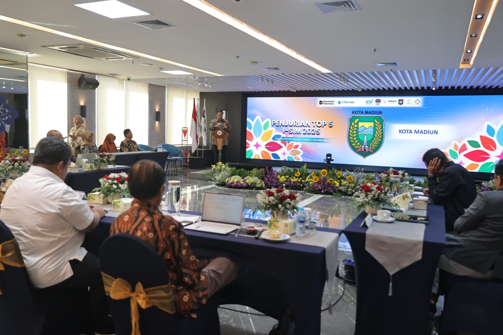 Wali Kota Madiun Maidi menghadiri penjurian I-SIM 2025 di Graha Surveyor Indonesia, Jakarta. Kota Madiun masuk Top 5 nasional. WS HENDRO/DISKOMINFO KOTA MADIUN