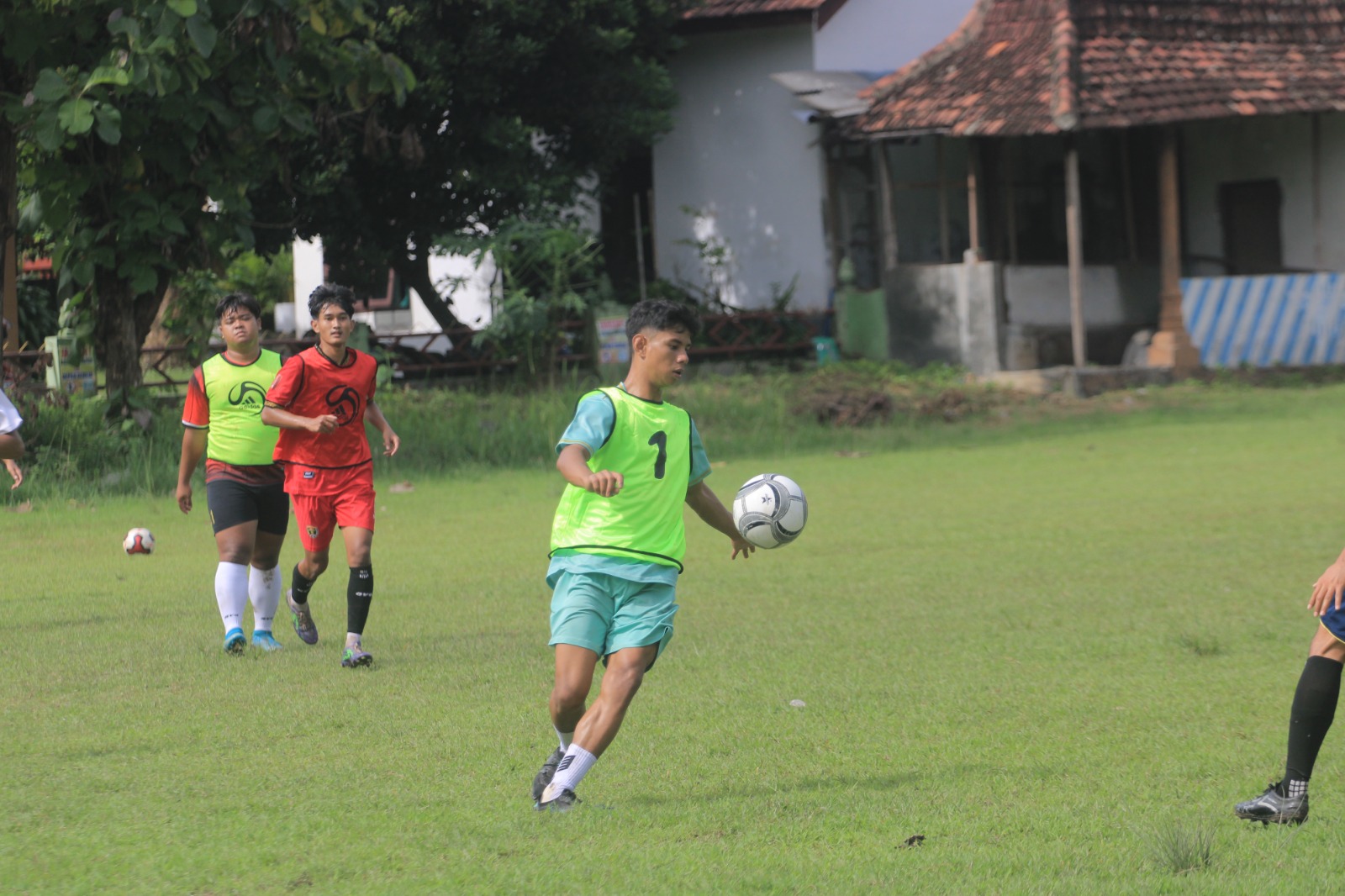 Seleksi pemain Persemag di Lapangan Mangkujayan diikuti 130 peserta sebagai persiapan menuju Liga 4 Jatim. AJI PUTRA/RADAR MAGETAN