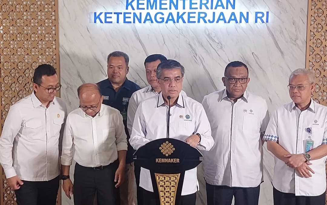Menteri Ketenagakerjaan (Menaker) Yassierli saat konferensi pers di Gedung Kemnaker, Jakarta.