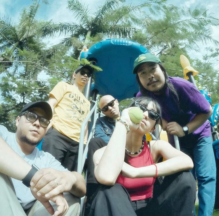 Sunbath merayakan semangat 90-an lewat EP terbaru yang dirilis dalam format kaset.