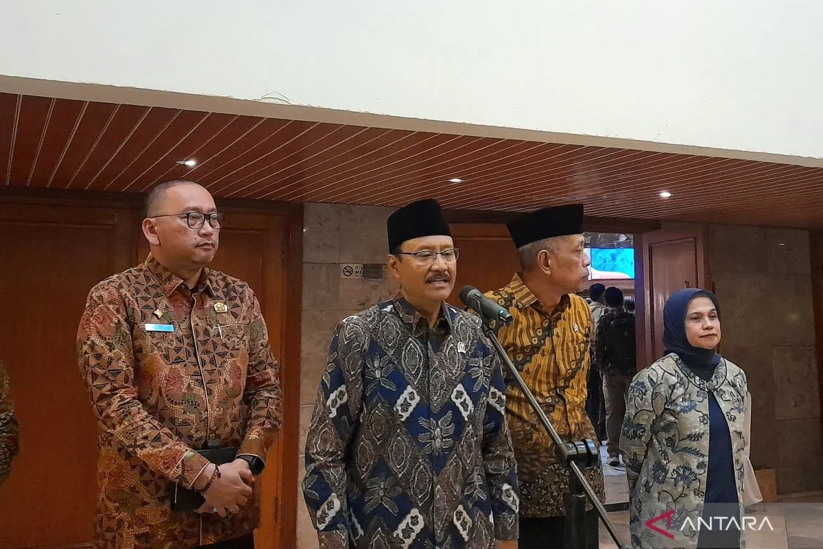 Ilustrasi Mensos Saifullah Yusuf ditemui media di Kantor Kemensos
