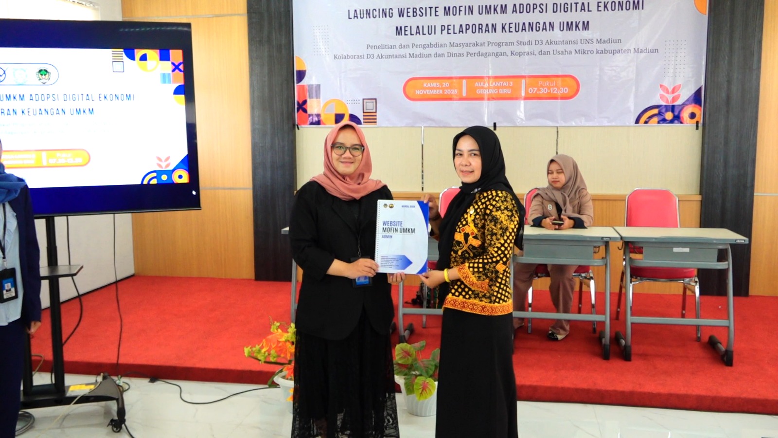 UNS meluncurkan aplikasi Mofin UMKM, untuk mendorong digitalisasi laporan keuangan pelaku usaha di Kabupaten Madiun.