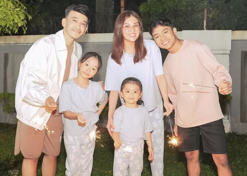 Ruben Onsu, Sarwendah, dan anak-anak