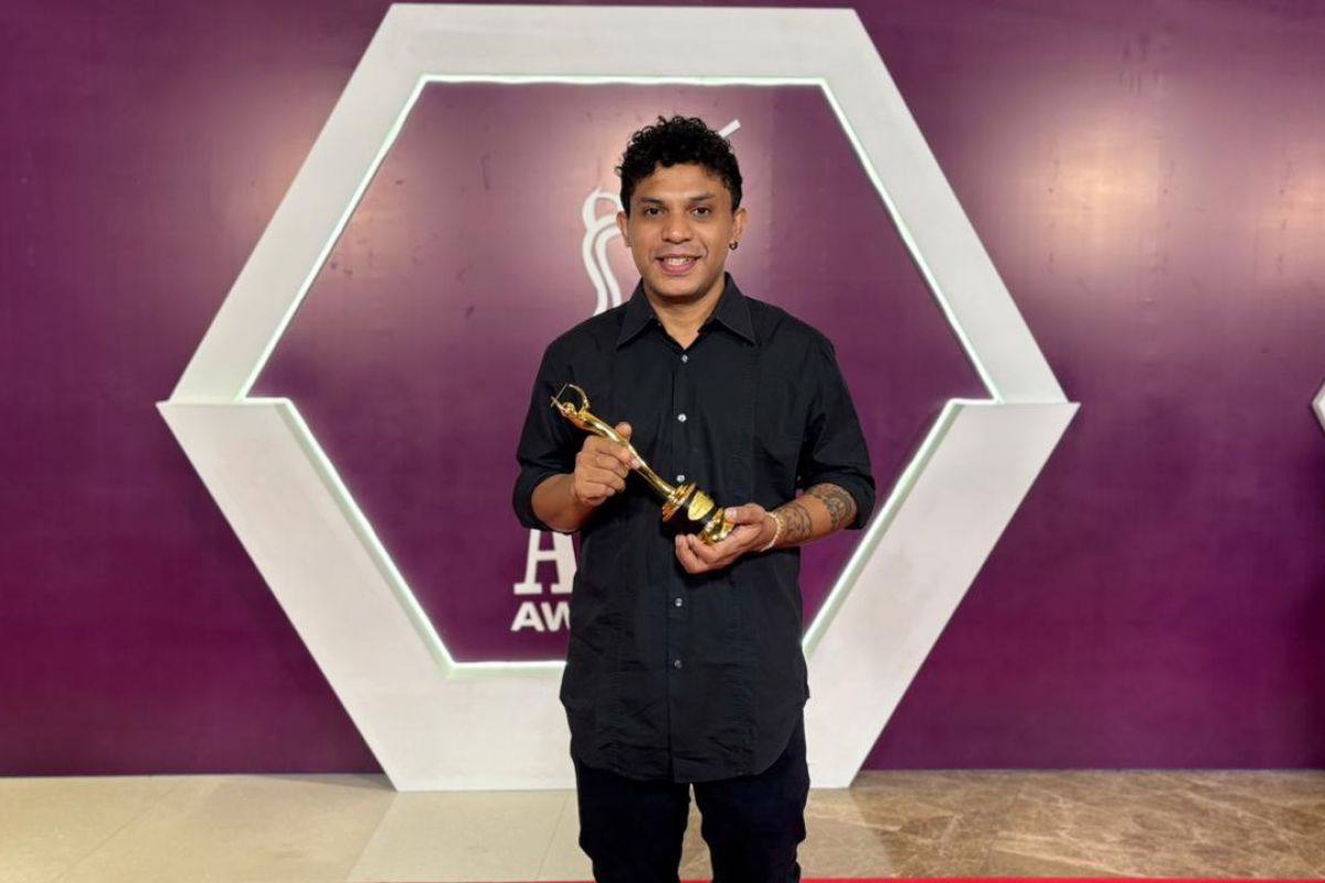 Penyanyi dan pencipta lagu Siprianus Bhuka