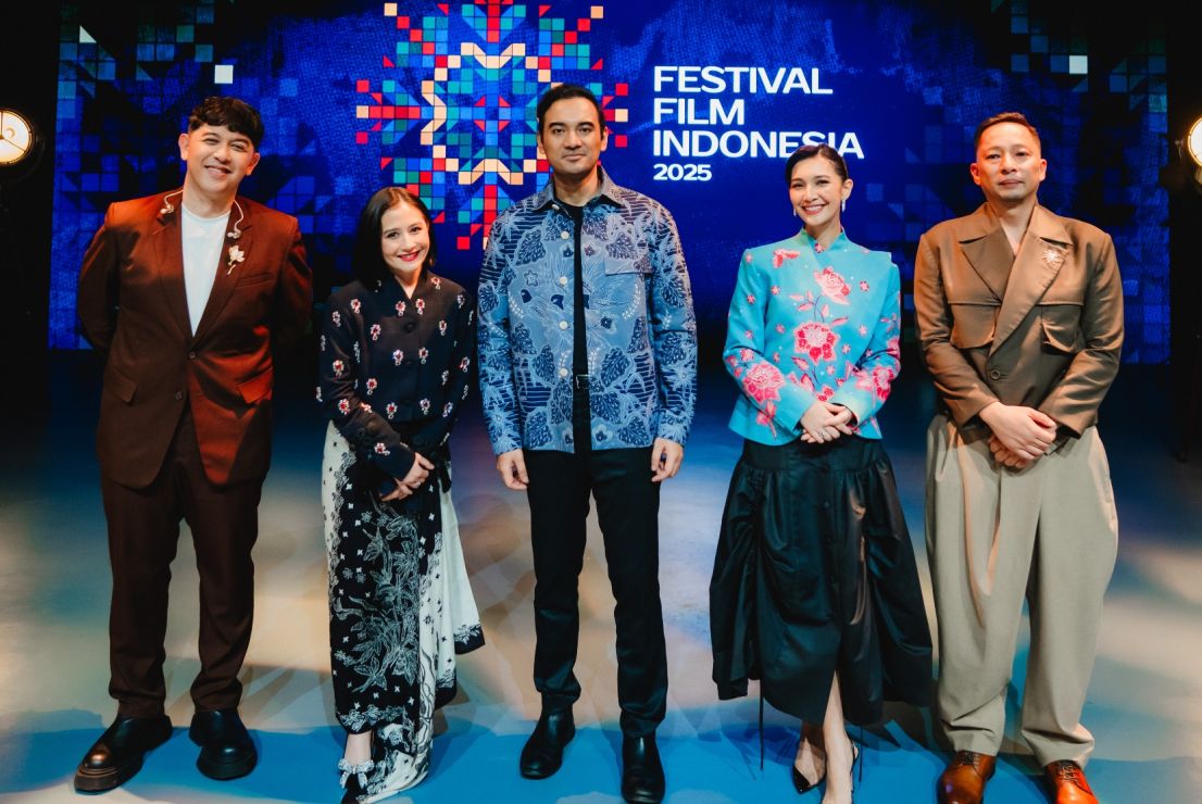 Para artis FFI 2025 tampil elegan dengan gaya busana modern bernuansa etnik, memeriahkan malam apresiasi tertinggi dunia perfilman Indonesia.