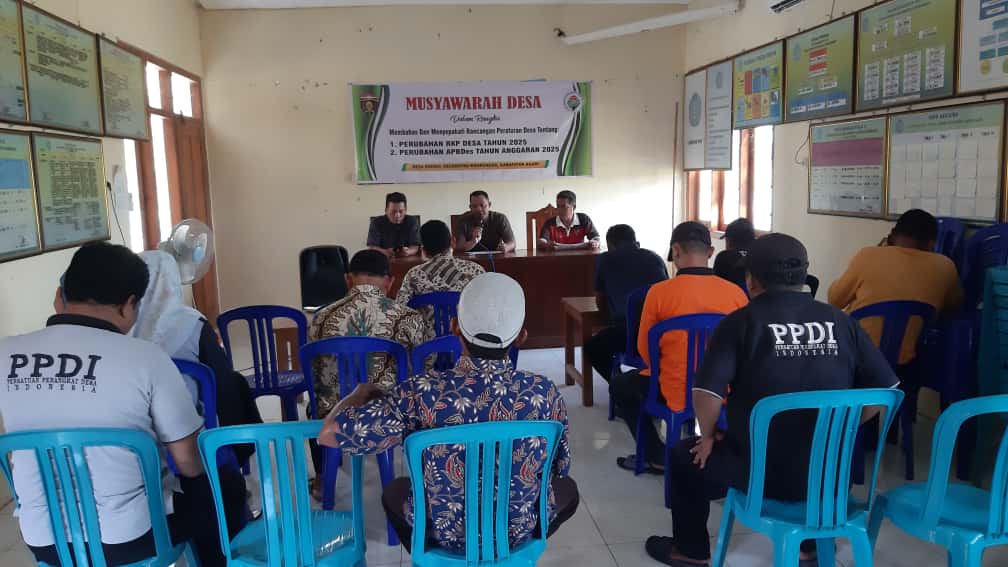 MUSDES: Pemdes Dinden melaksanakan Musdes membahas beberapa poin perubahan penting khususnya dalam program pembangunan fisik.
