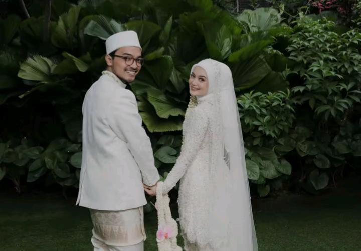 Pasangan pengantin baru Aditya dan Erna
