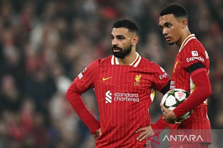 Carragher desak Liverpool beli bek baru di bursa transfer Januari 2026.