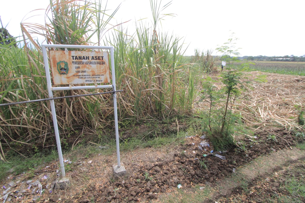 Pemkab Magetan mulai menimbun lahan enam hektare di Karangrejo sebagai lokasi Sekolah Rakyat permanen, sambil menyiapkan SR rintisan di Graha Literasi Plaosan. AJI PUTRA/RADAR MAGETAN