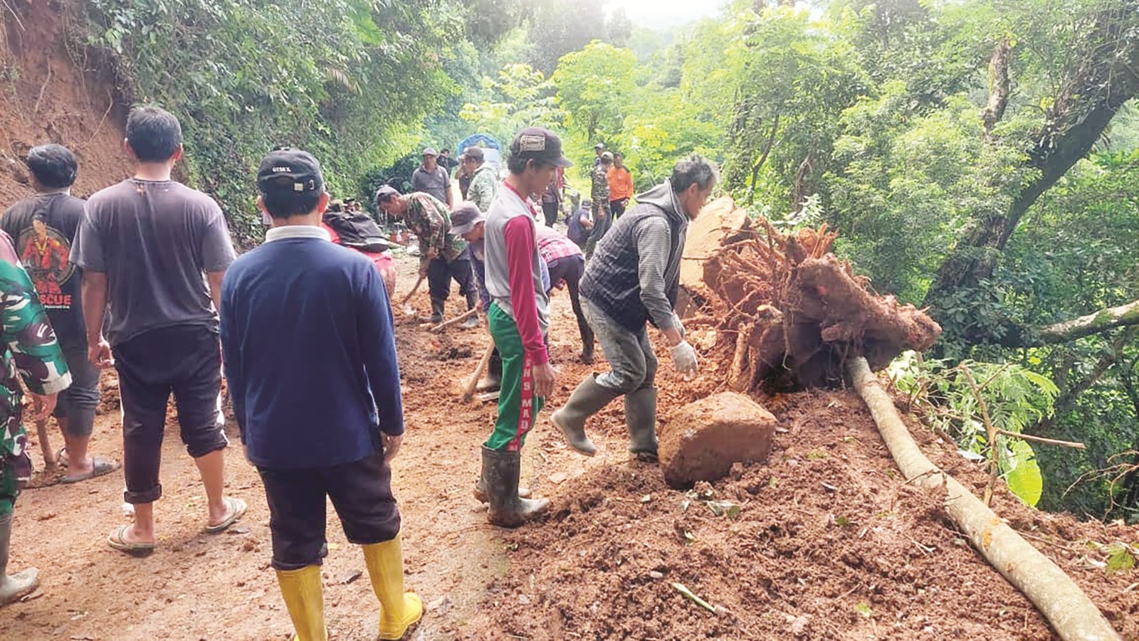 BPBD Kabupaten Madiun memetakan empat zona risiko banjir dan longsor sebagai langkah antisipasi menghadapi musim penghujan. DIAN RAHAYU/RADAR MADIUN