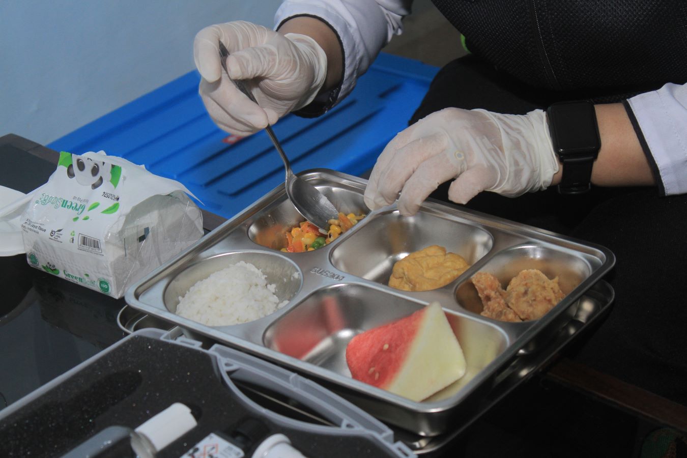 PENGUJIAN: Polres Magetan rutin memeriksa setiap menu MBG sebelum disalurkan.