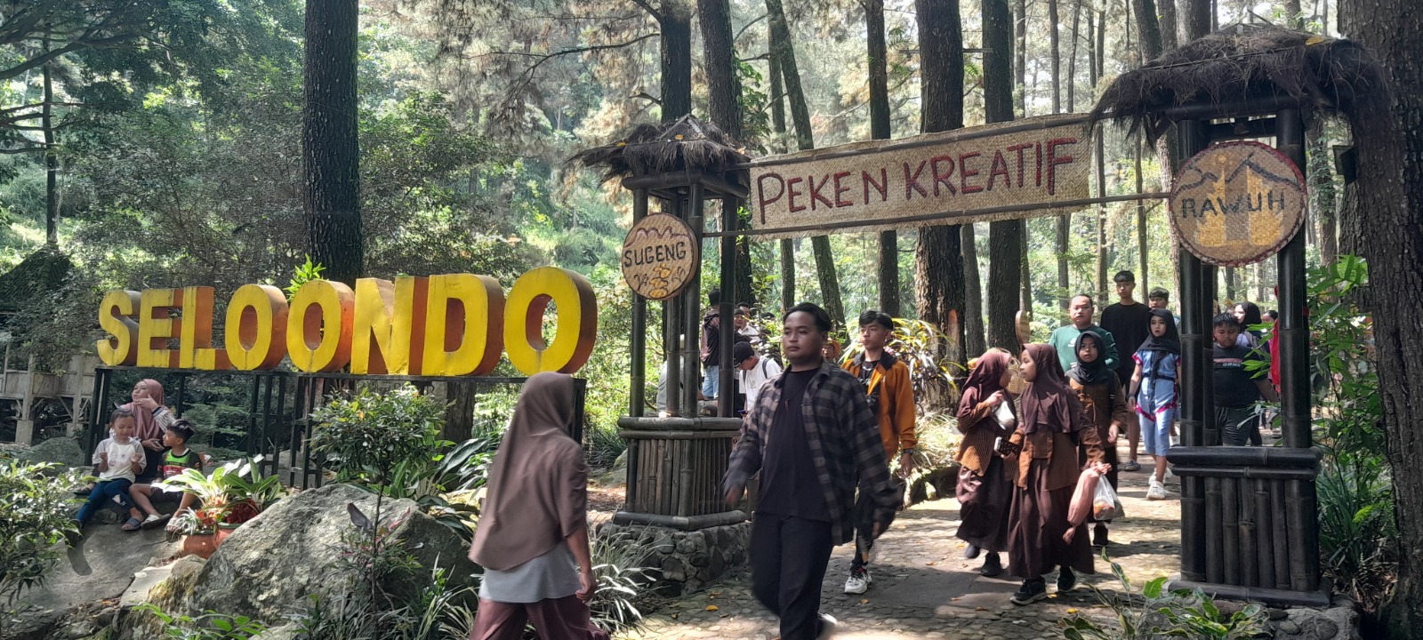 Suasana Peken Kreatif di kawasan wisata Seloondo, Desa Ngrayudan, Jogorogo, yang kembali ramai setelah bertahun-tahun mati suri. ASEP SYAEFUL/RADAR NGAWI