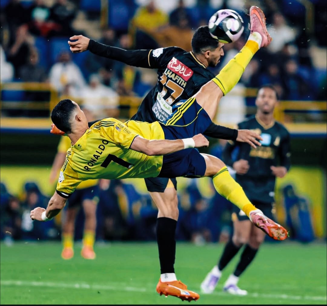 Ronaldo cetak gol salto di menit akhir saat Al Nassr kalahkan Al Khaleej 4-1 dan samai awal terbaik Liga Saudi musim ini.