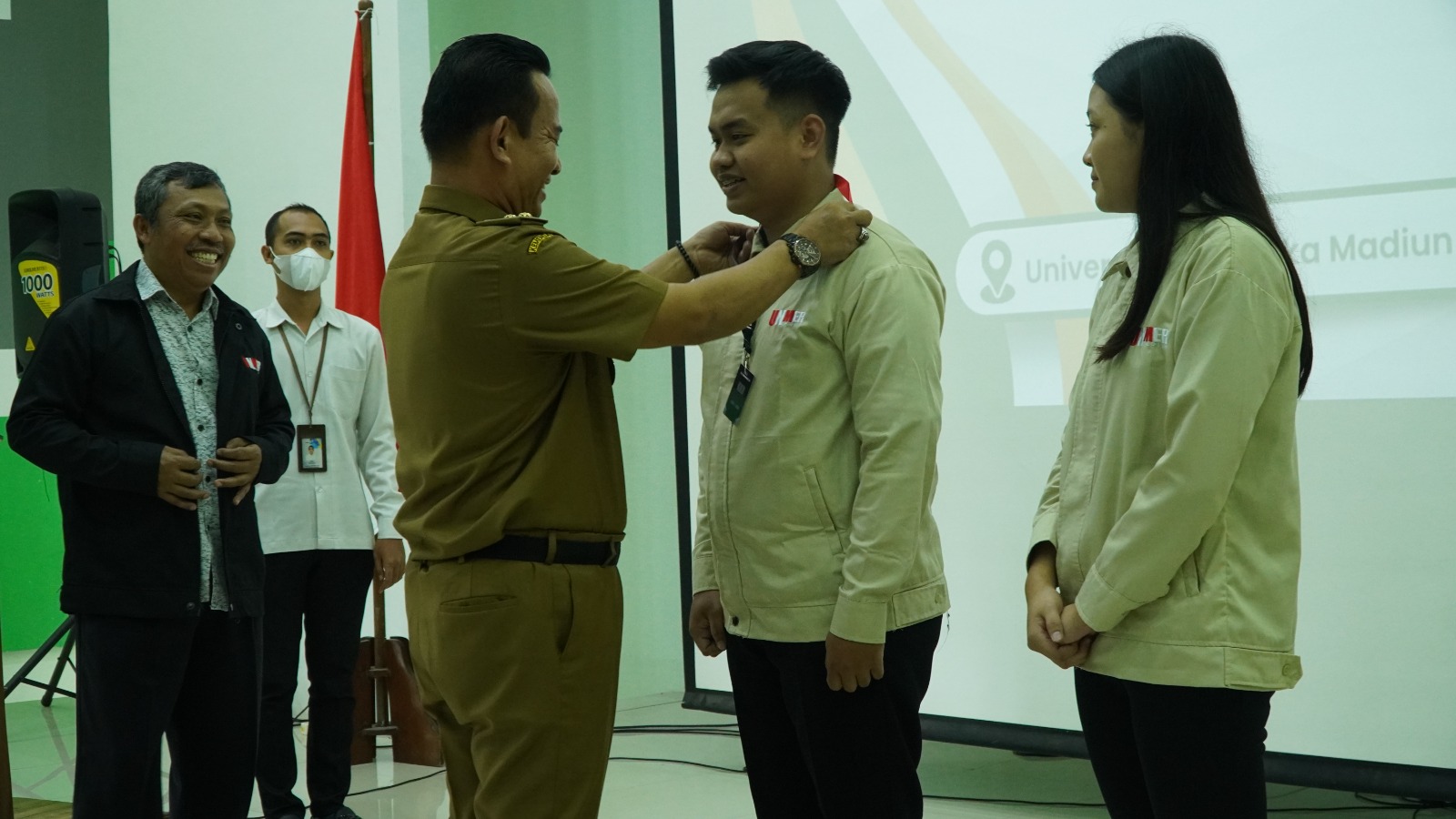 Wabup Madiun dr Purnomo Hadi melepas 170 mahasiswa Unmer Madiun mengikuti KKN di Desa Bodag.