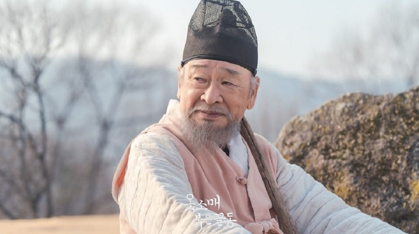 Lee Soon jae dalam The Red Sleeve episode 16.
