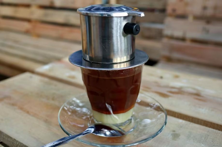Ilustrasi kopi vietnam drip.