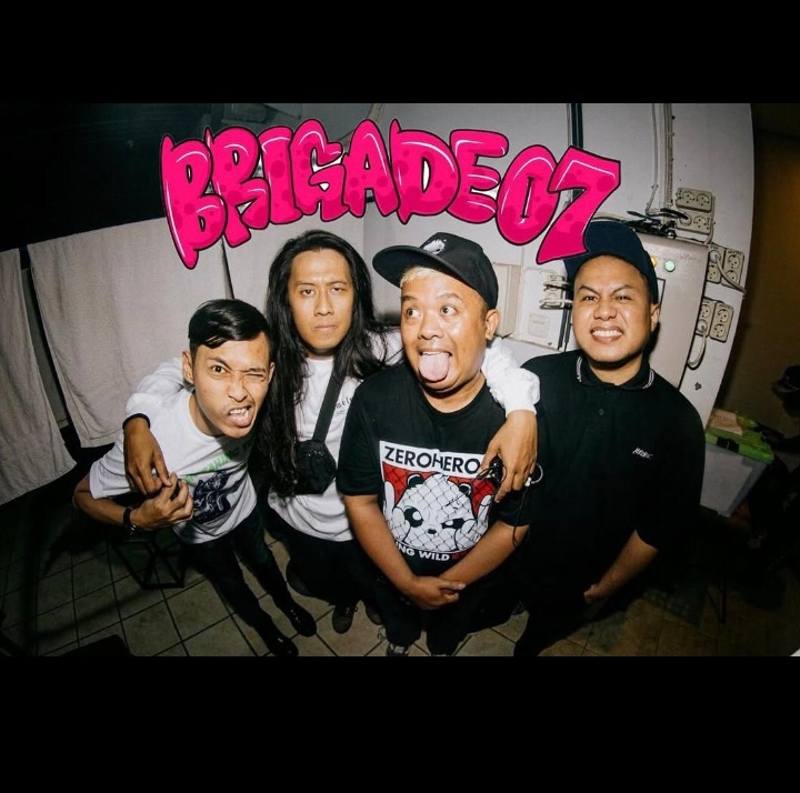 Grup musik Brigade 07 kembali menyapa penggemarnya dengan rilisan terbaru berjudul Tunggulah Aku, Ibu.