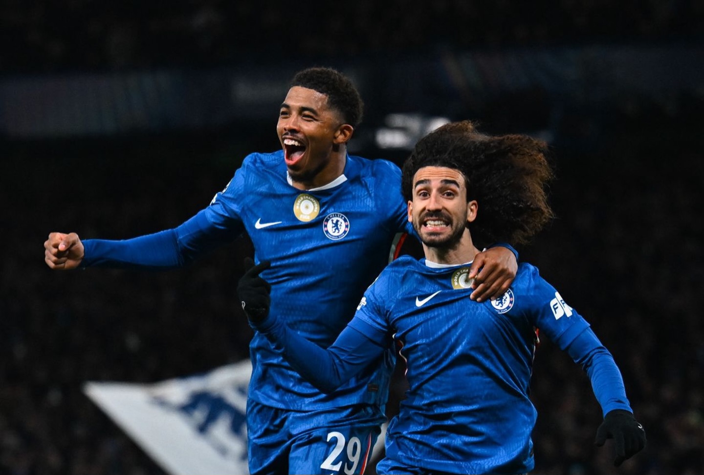 Chelsea menang 3-0.