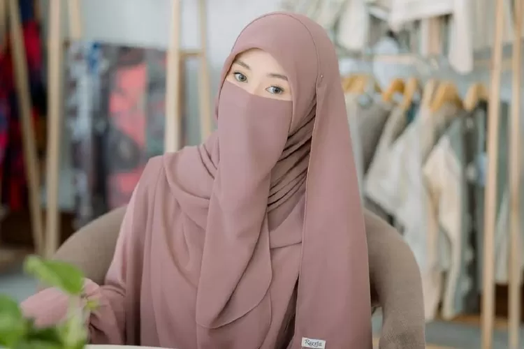 Ilustrasi Tinandrose yang Menjadi Istri Fiki Naki