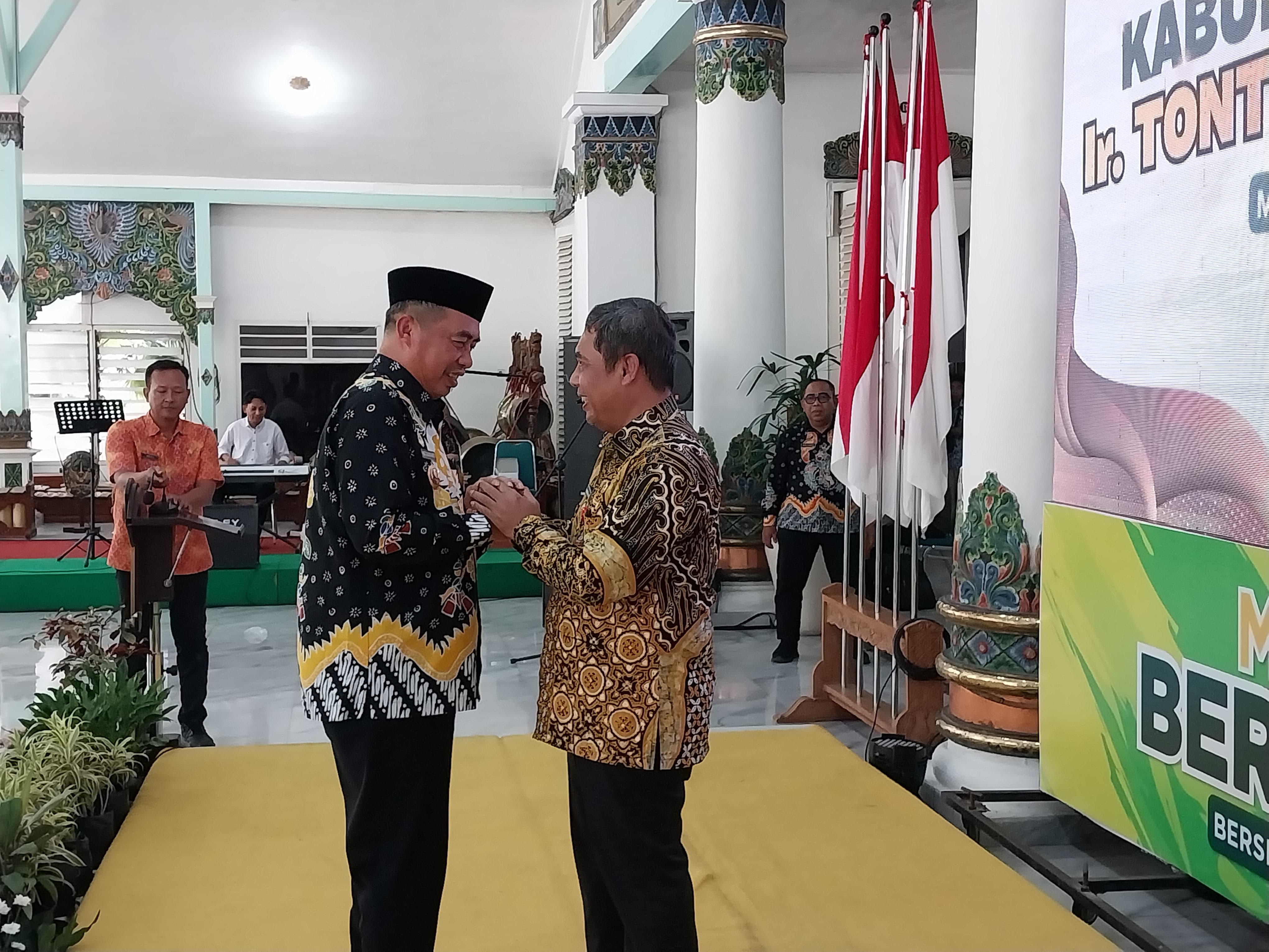 HARU: Bupati Madiun beserta jajarannya melepas Sekda Tontro Pahlawanto, Kamis (27/11).
