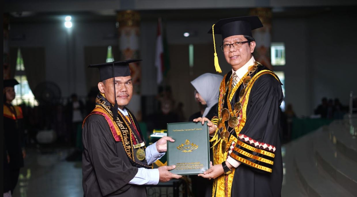 Kisah inspiratif Supron Ridisno, difabel netra yang meraih disertasi terbaik UIN Raden Intan Lampung