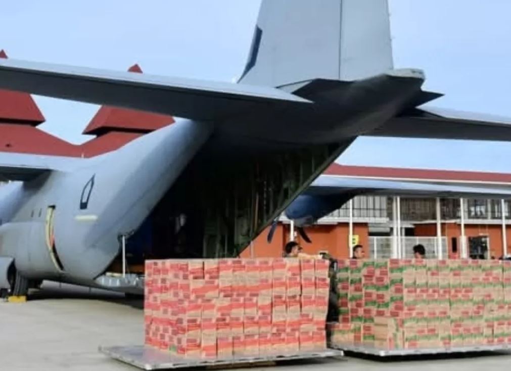 Presiden Prabowo kirim bantuan cepat ke Aceh, Sumut, dan Sumbar lewat operasi udara TNI AU, pastikan evakuasi dan kebutuhan warga terpenuhi.