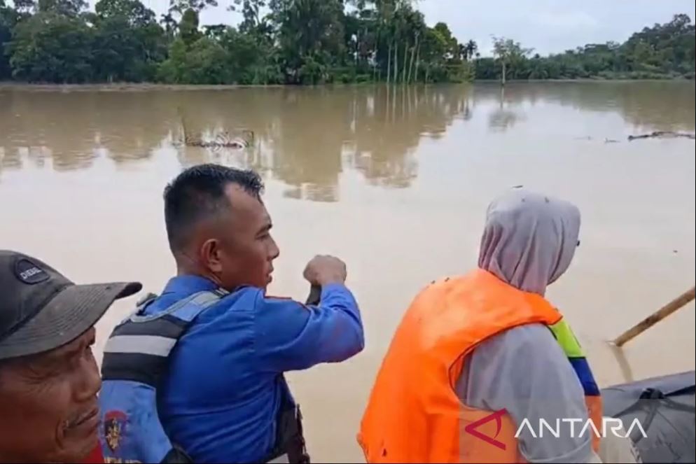 Pasutri lansia terjebak banjir dua hari di Aceh Barat akhirnya diselamatkan Satpolairud.