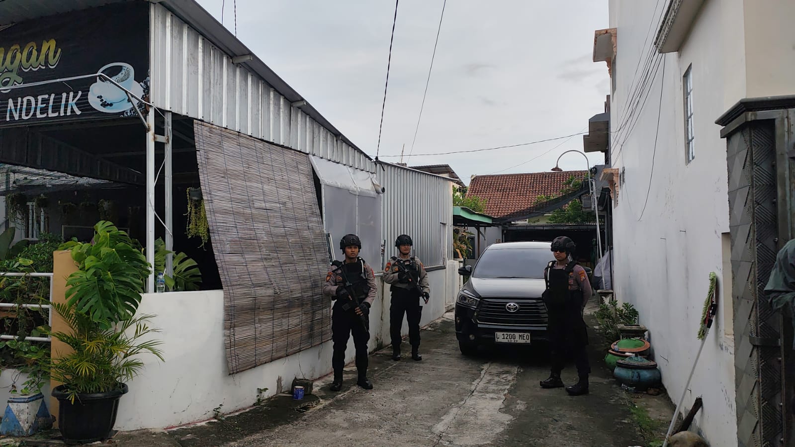 KPK memeriksa rumah mantan Kabid Kebudayaan Disbudparpora Ponorogo Yesi Daniel Tri Baskoro, Jumat 28 November 2025.