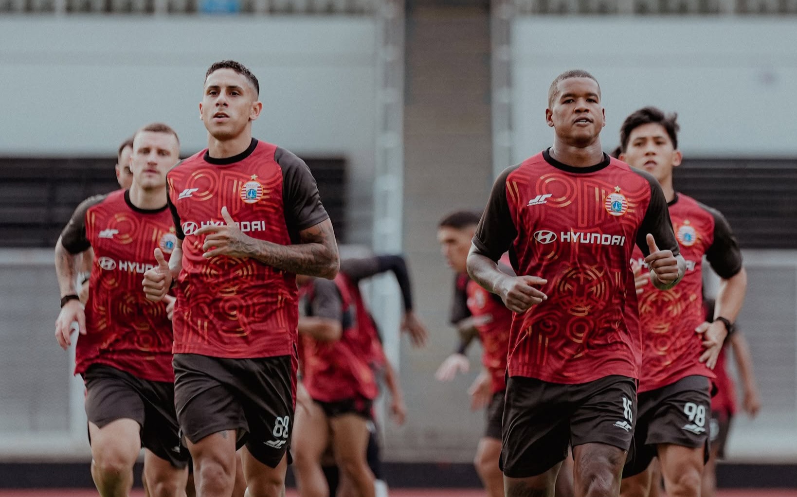 Skuad Persija sedang latihan.