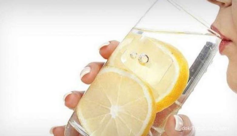 Ilustrasi minuman meredakan sakit kepala.