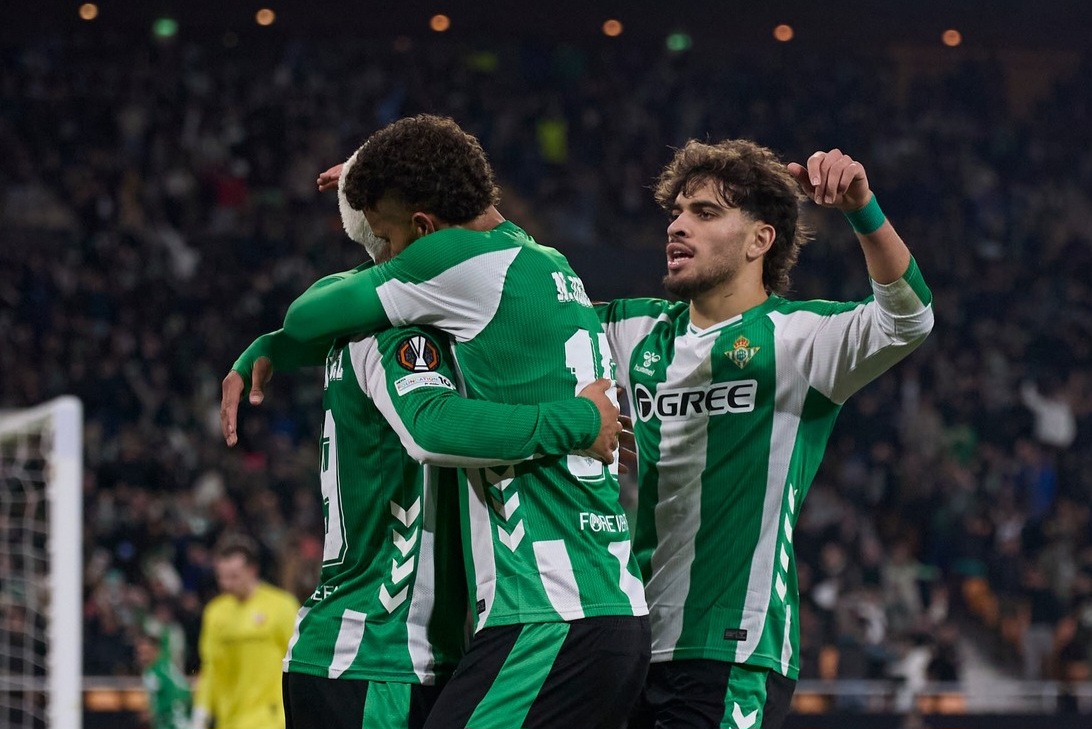 Betis menang 2-1.