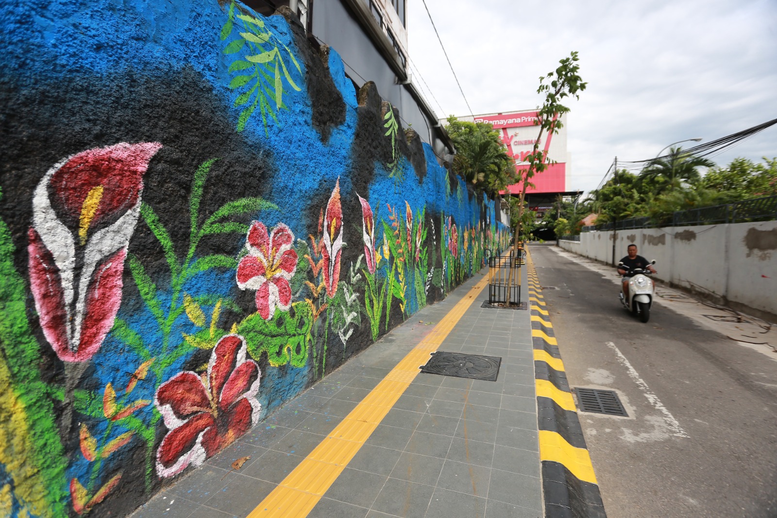 Jalur pedestrian Jalan Semeru bakal direvitalisasi untuk menyambungkan PSC dengan alun-alun dan Masjid Agung guna memperkuat konektivitas wisata pusat kota. BAGAS BIMANTARA/RADAR MADIUN