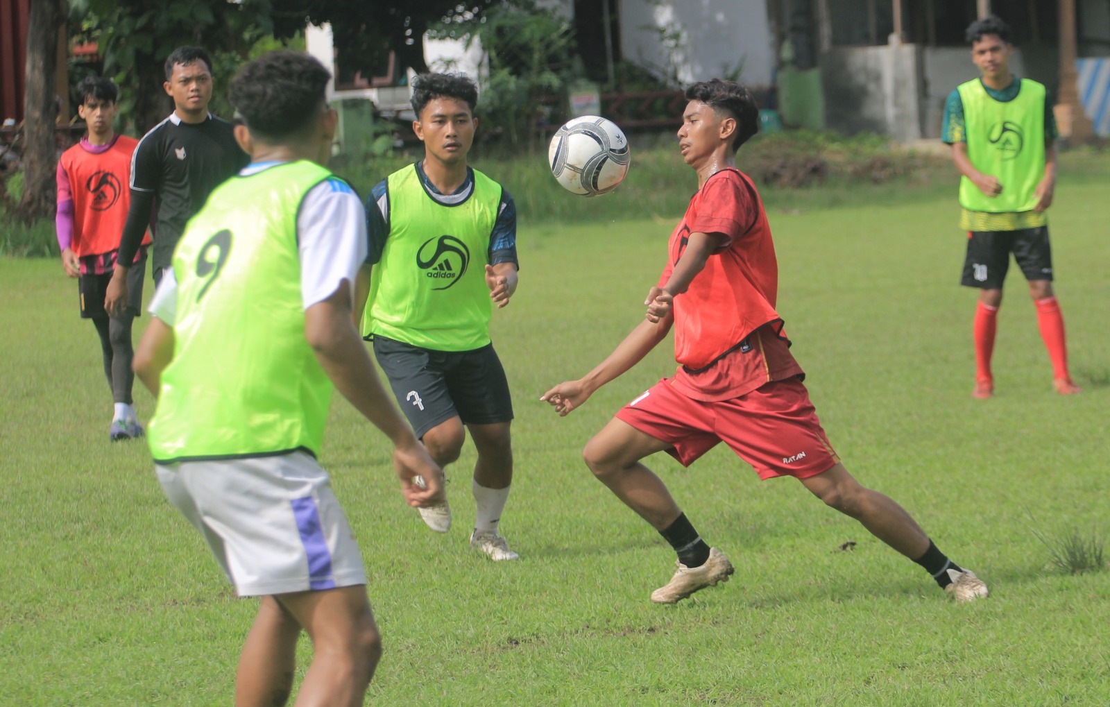 Para pemain Persemag Magetan menjalani latihan intensif sebagai persiapan menghadapi Liga 4 Grup M. AJI PUTRA/RADAR MAGETAN