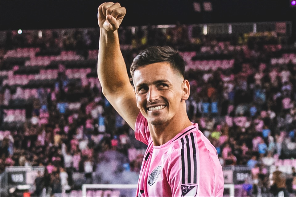 Allende cetak brace di babak pertama.