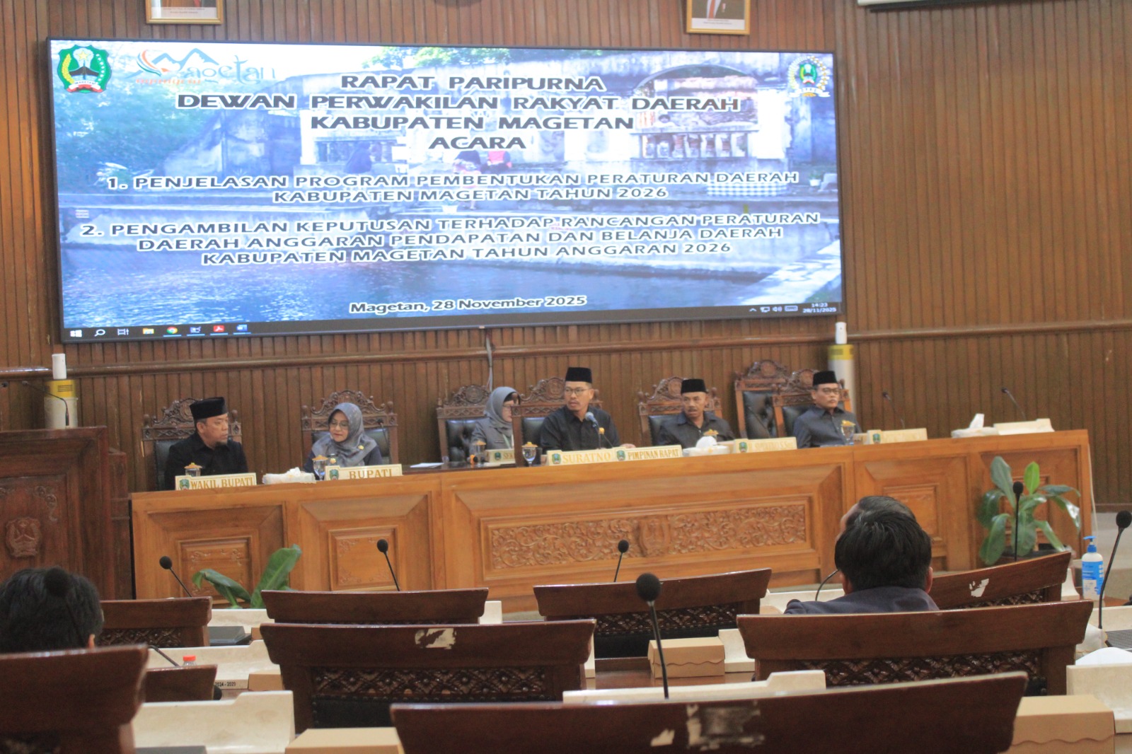 DPRD Magetan menggelar rapat pandangan akhir fraksi sebelum APBD 2026 dikirim ke Gubernur Jatim untuk evaluasi. AJI PUTRA/JAWA POS RADAR MAGETAN