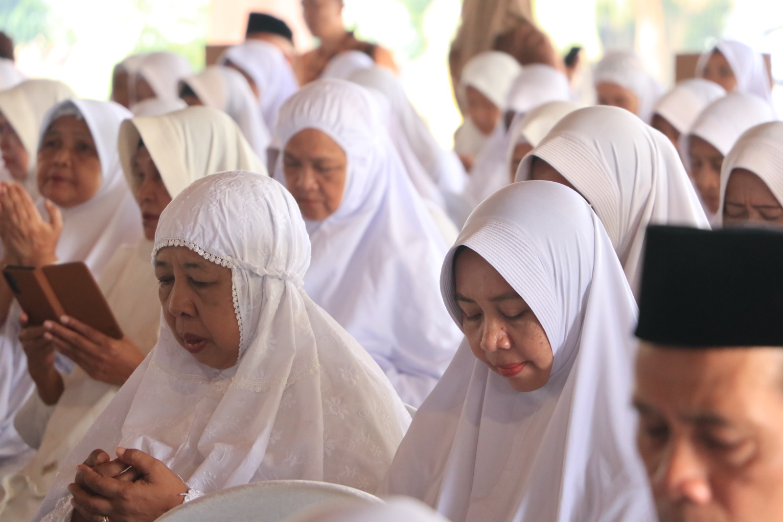 Jemaah haji asal Ponorogo saat bersiap menuju Tanah Suci pada musim haji 2025. Tahun 2026, kuota keberangkatan bagi CJH Ponorogo bertambah menjadi 547 orang sesuai Keppres 34/2025.
