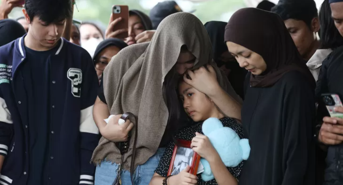 Pemakaman Gary Iskak di Taman Pemakaman Umum (TPU) Tanah Kusir, Jakarta Selatan, Sabtu (29/11/2025).