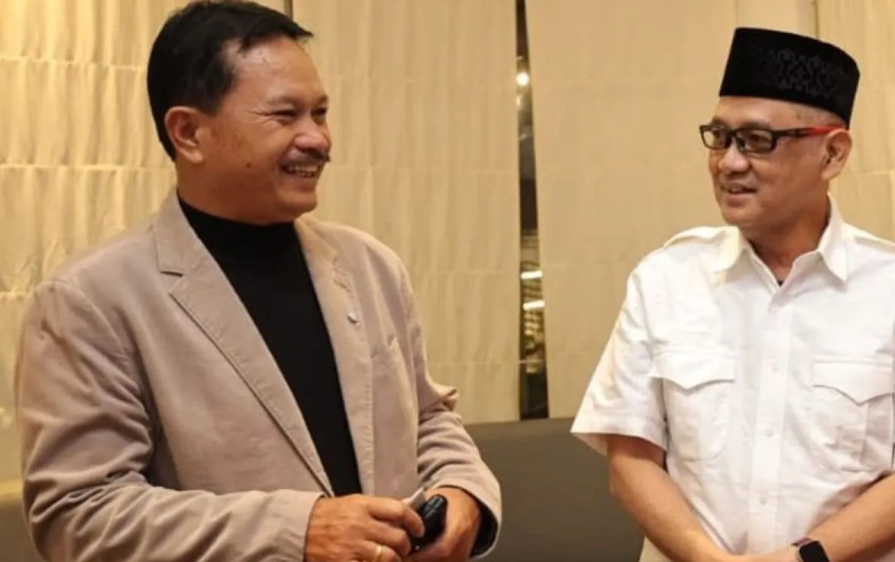 Menteri Haji dan Umrah RI Mohammad Irfan Yusuf saat bertemu Wali Kota Madiun Maidi di Madiun, Kamis (27/11) malam lalu.
