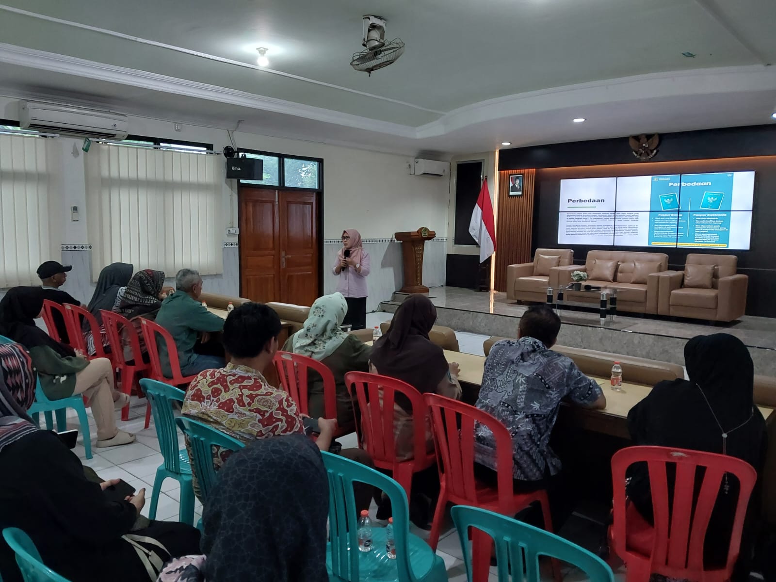 Para calon jemaah haji Kota Madiun mengikuti pembekalan pelunasan Bipih 2026 yang digelar Kemenag setempat. FOTO: KEMENAG KOTA MADIUN