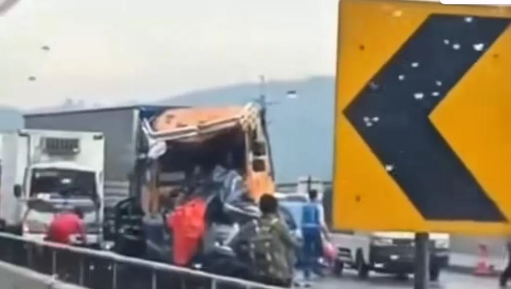 Kecelakaan beruntun kembali terjadi di Tol Purbaleunyi arah Jakarta pada Selasa (2/12) siang.
