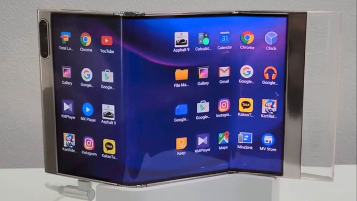 Samsung Galaxy Z TriFold, Ponsel lipat tiga ini membawa engsel ganda.